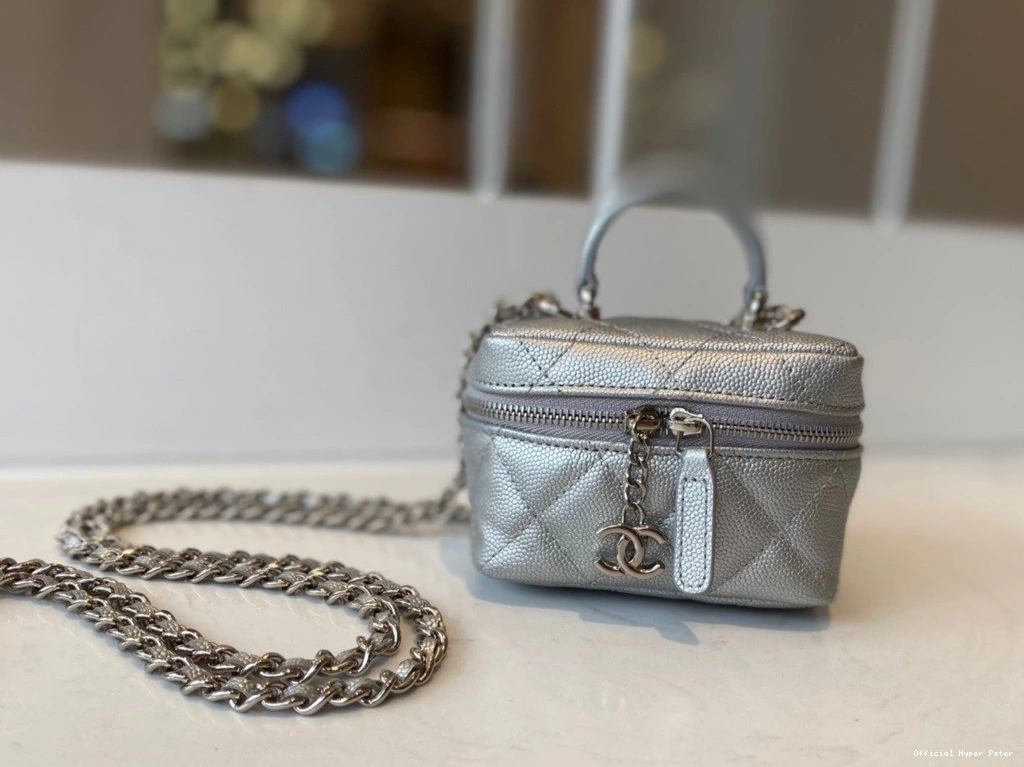 Hyper Peter WITH SMALL VANITY CHAIN CHANEL 0717